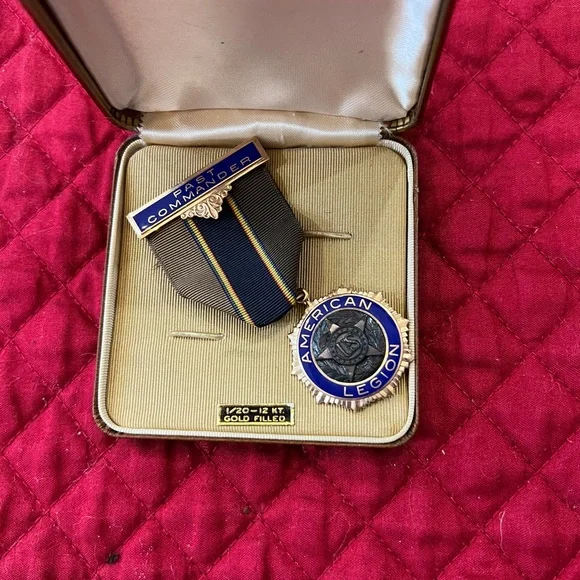 American Legion Past Commander Medal Gold Filled - Picture 7 of 7